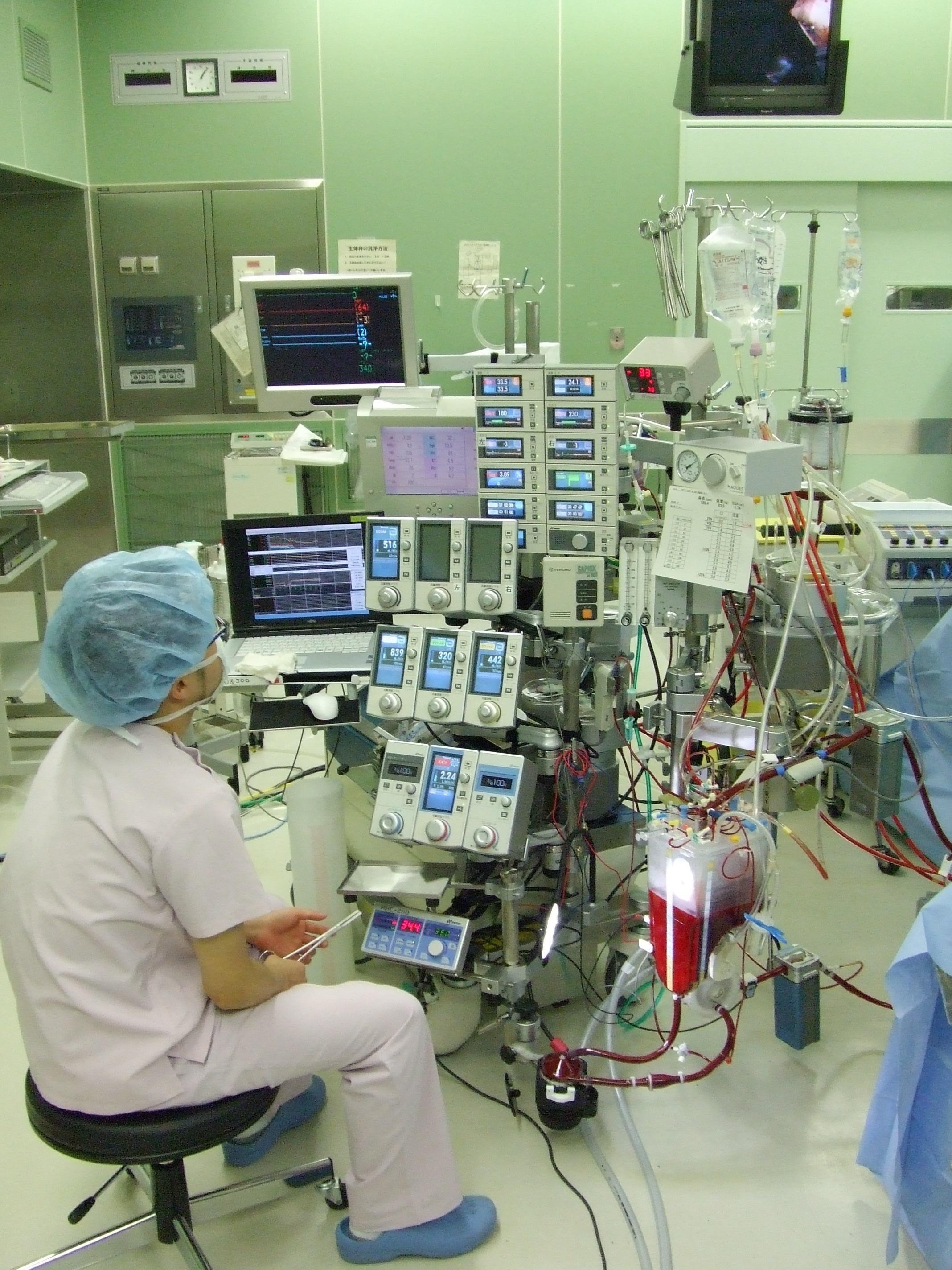 人工心肺装置の操作