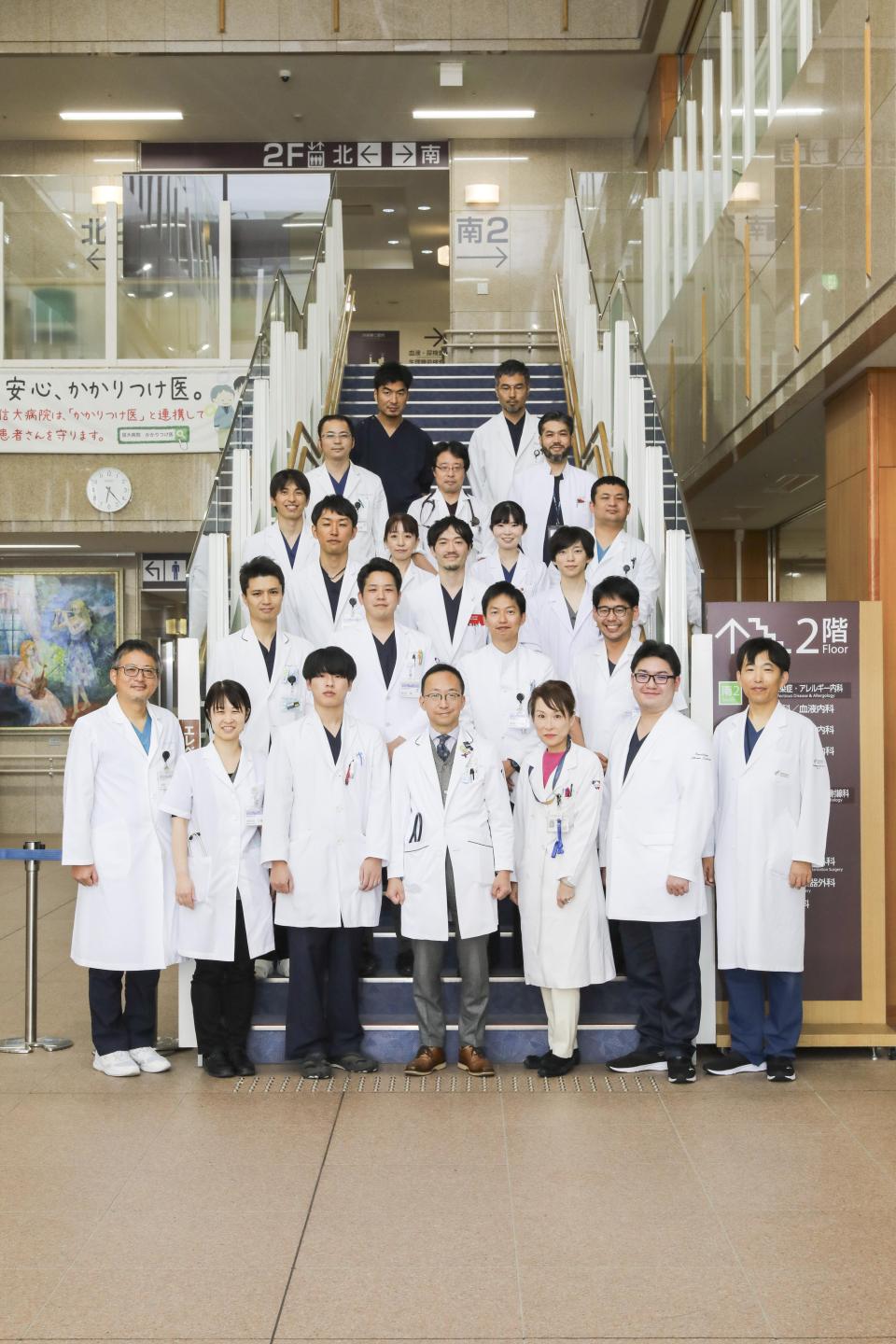 2.24.12.3_医局集合写真.jpg